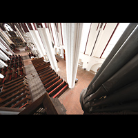 Tangermnde, St. Stephan, Pedalpfeifen mit Blick in die Kirche