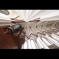 Tangermnde, St. Stephan, Orgel und Hauptschiffgewlbe seitlich