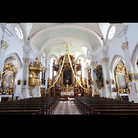 Vilshofen, Stadtpfarrkirche St. Johannes der Tufer, Innenraum in Richtung Chor
