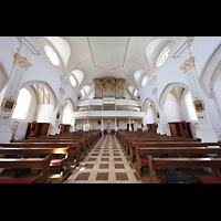 Vilshofen, Stadtpfarrkirche St. Johannes der Tufer, Innenraum in Richtung Orgel