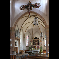 Waldkirchen, St. Peter und Paul (Bayernwalddom), Chorraum mit Kreuz an der Langhaushochwand