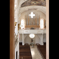 Weilheim i.OB., Stadtpfarrkirche Mari Himmelfahrt, Blick vom Solowerk durch die Sulen des Hochaltars auf die Hauptorgel