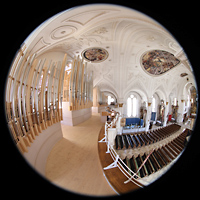 Weilheim i.OB., Stadtpfarrkirche Mari Himmelfahrt, Blick von der Seite der Orgelempore in die Kirche