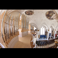 Weilheim i.OB., Stadtpfarrkirche Mari Himmelfahrt, Blick von der Seite der Orgelempore in die Kirche