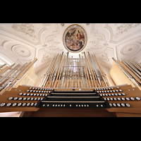 Weilheim i.OB., Stadtpfarrkirche Mari Himmelfahrt, Orgel mit Spieltisch perspektivisch