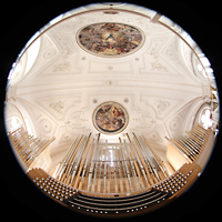 Weilheim i.OB., Stadtpfarrkirche Mari Himmelfahrt, Orgel und Blick zur Decke
