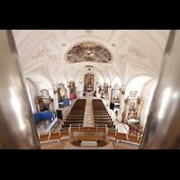 Weilheim i.OB., Stadtpfarrkirche Mari Himmelfahrt, Blick durch die Prospektpfeifen auf den Spieltisch und in die Kirche