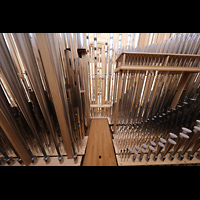 Weilheim i.OB., Stadtpfarrkirche Mari Himmelfahrt, Pfeifen im Hauptwerk (mittlerer Gehuseteil vorne)