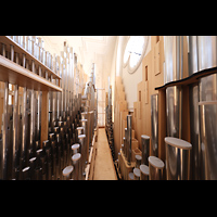 Weilheim i.OB., Stadtpfarrkirche Mari Himmelfahrt, Pfeifen im Hauptwerk (links) und Pedal (rechts)