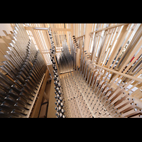 Weilheim i.OB., Stadtpfarrkirche Mari Himmelfahrt, Pfeifen im Positiv (linker Gehuseteil)