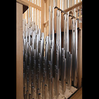 Weilheim i.OB., Stadtpfarrkirche Mari Himmelfahrt, Pfeifen im Positiv (linker Gehuseteil)