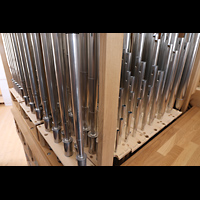 Weilheim i.OB., Stadtpfarrkirche Mari Himmelfahrt, Pfeifen im Positiv (linker Gehuseteil)