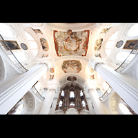 Weingarten, Basilika  St. Martin, Blick von der Vierung zur Orgel und auf die 2025 restaurierte Decke