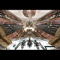 Weingarten, Basilika  St. Martin, Glockenspiel in Weintraubenform ber dem Spieltisch mit Blick nach oben