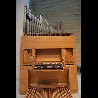 Berlin, Katholische Akademie, St. Thomas von Aquin, Orgel mit Spieltisch