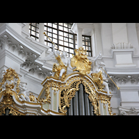 Dresden, Kathedrale (ehem. Hofkirche), Putten und Goldverzierungen auf der Orgel