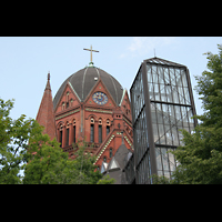Berlin, Heilig-Kreuz-Kirche (Kirche zum Heiligen Kreuz), Kuppel und Glasfahrstuhl