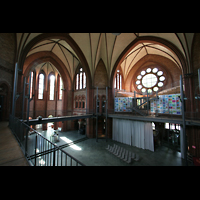 Berlin, Heilig-Kreuz-Kirche (Kirche zum Heiligen Kreuz), Innenansicht vom Umgang auf mittlerer Hhe