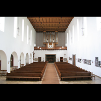 München (Munich), Pfarrkirche Heilige Familie, Innenraum / Hauptschiff in Richtung Orgel