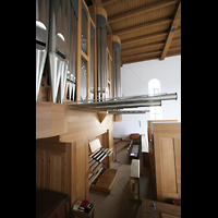 München (Munich), Pfarrkirche Heilige Familie, Seitlicher Blick auf die Orgel