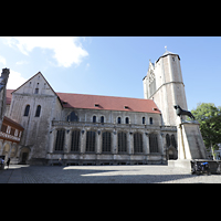 Braunschweig, Dom St. Blasii, Seitenansicht (Nordseite) mit Braunschweiger Lwe (links)