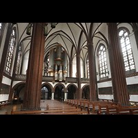 Berlin, St. Paulus Dominikanerkloster, Innenraum in Richtung Orgel und östliches Seitenschiff