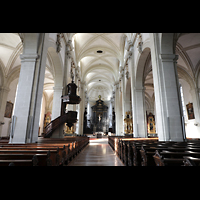 Luzern, Hofkirche St. Leodegar, Innenraum in Richtung Chor