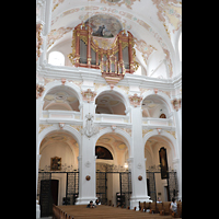 Luzern, Jesuitenkirche, Kirchenrückwand mit Orgel seitlich