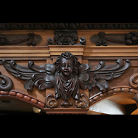 Luzern, Hofkirche St. Leodegar, Kunstvolle Holzschnitzereien am Gehäuse der Hauprrogel