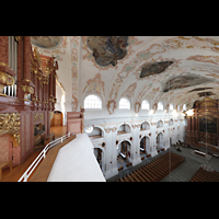 Luzern, Jesuitenkirche, Seitlicher Blick von der Orgelempore auf die Orgel und in die Kirche