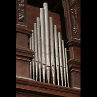 vora, Catedral da S, Holzschnitzereien und Pfeifen im Orgelprospekt