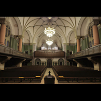 Dresden, Versöhnungskirche, Innenraum in Richtung Orgel