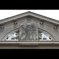 Görlitz, Stadthalle, Figurenschmuck an der Fassade