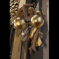 Freiberg, Dom St. Marien, Figurenschmuck an der großen Silbermann-Orgel: Paukenspielender Engel