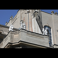 Görlitz, Stadthalle, Figurenschmuck an der Fassade