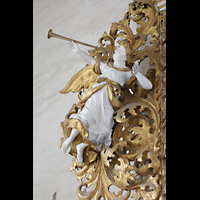 Merseburg, Dom St. Johannes und St. Laurentius, Vergoldete Engelsfigur am Orgelgehuse