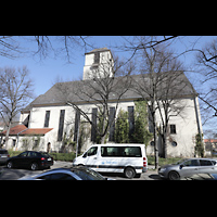 Berlin, Lindenkirche, Kirche seitlich von auen