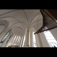 Berlin, St. Matthias, Pfeifen der Spanischen Trompete mit Blick in die Kirche