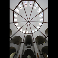 Berlin, St. Marien (Maria, Hilfe der Christen9, Innenraum in Richtung Orgel mit Blick in die Kuppel