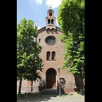 Berlin, St. Marien am Behnitz, Fassade mit kleinem Turm