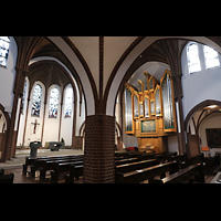 Berlin, St. Marien, Blick vom Seitenschiff zur Orgel und zum Altarraum
