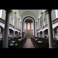 Berlin, Zwlf-Apostel-Kirche, Innenraum in Richtung Chor