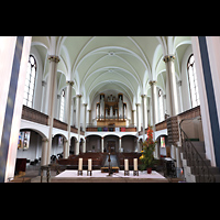 Berlin, Zwlf-Apostel-Kirche, Innenraum in Richtung Orgel
