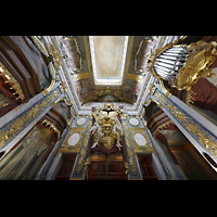 Berlin, Schloss Charlottenburg, Eosander-Kapelle, Blick von unten zur Knigsloge, Orgel und Decke