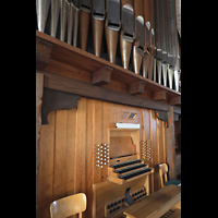 Berlin, Johanneskirche Frohnau, Orgel mit Spieltisch seitlich