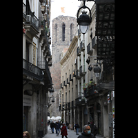 Barcelona, Baslica de Santa Mara del Pi, Blick von der Carrer del P auf den Turm