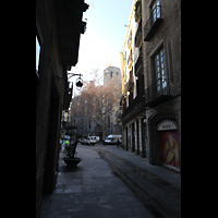 Barcelona, Baslica de Santa Mara del Pi, Blick von der Carrer del P auf die Kirche