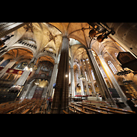 Barcelona, Catedral de la Santa Creu i Santa Eullia, Seitlicher Blick in Richtung Orgel und Chor
