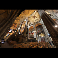 Barcelona, Catedral de la Santa Creu i Santa Eullia, Seitlicher Blick in Richtung Orgel und Rckwand (Hauptportal)