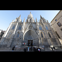 Barcelona, Catedral de la Santa Creu i Santa Eullia, Fassade der Kathedrale und gegenber der Palau Reial de l'Almudaina